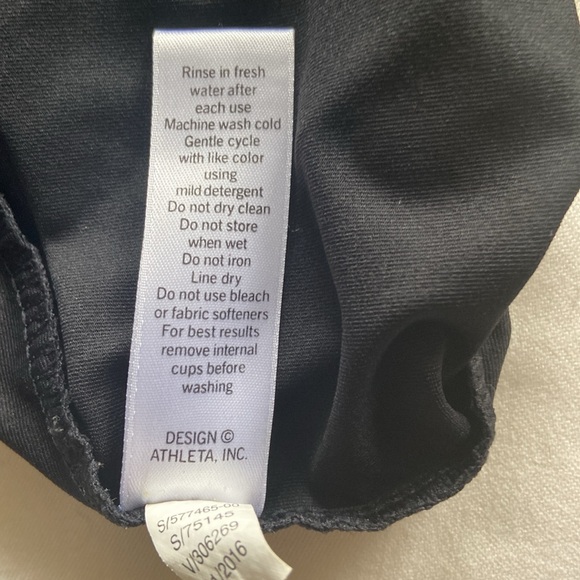 🔥 4/$20 Athleta XS yoga top with bra - Picture 6 of 6